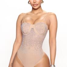  Nude