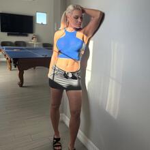  Nude