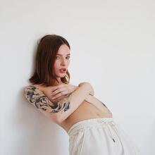  Nude