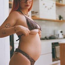  Nude