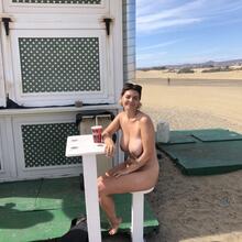  Nude