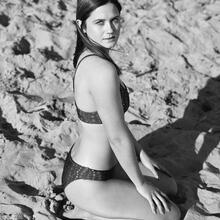  Nude