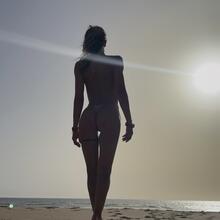  Nude