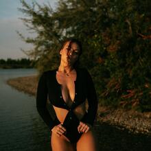  Nude