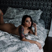  Nude