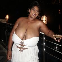  Nude