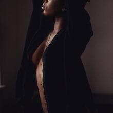  Nude