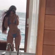  Nude