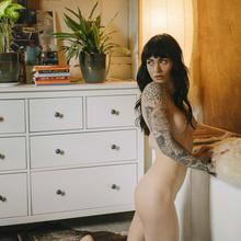  Nude