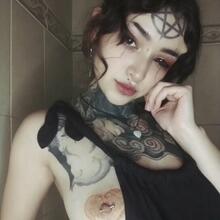  Nude