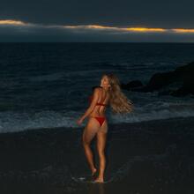  Nude
