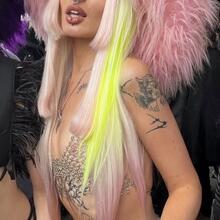  Nude