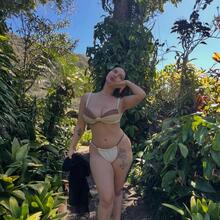  Nude