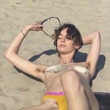  Nude