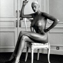  Nude