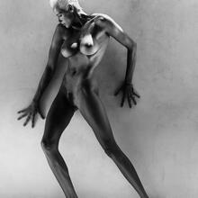  Nude
