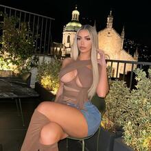  Nude