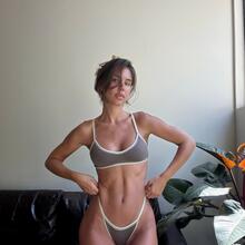  Nude