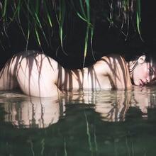  Nude