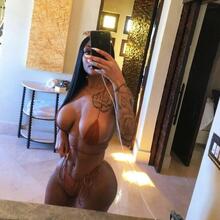  Nude