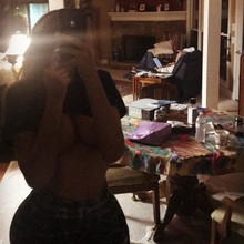  Nude