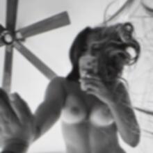  Nude