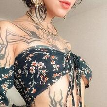  Nude