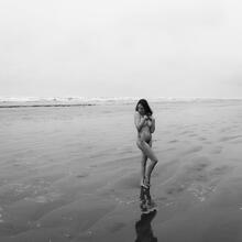  Nude