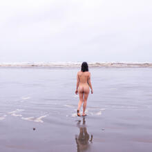  Nude