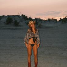  Nude