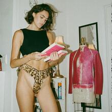  Nude