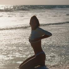  Nude
