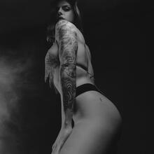  Nude