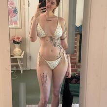  Nude