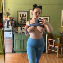  Nude