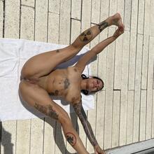  Nude