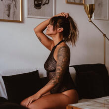  Nude
