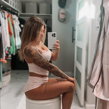 Nude