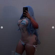  Nude