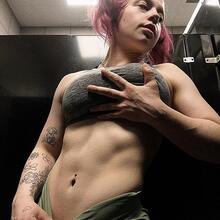  Nude