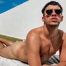  Nude