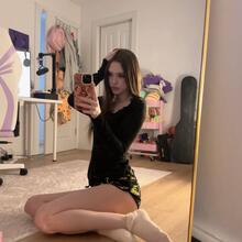  Nude