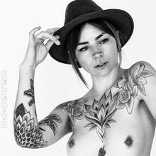  Nude