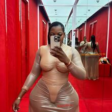  Nude