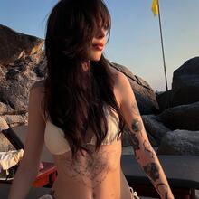  Nude