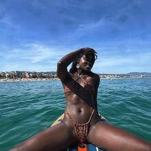  Nude