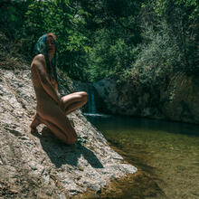 Nude