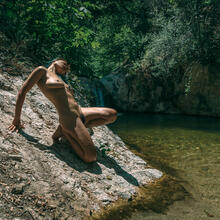  Nude
