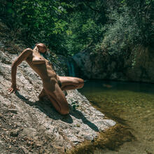  Nude