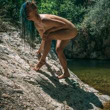  Nude
